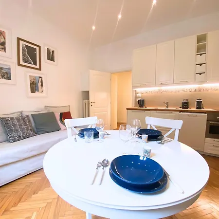 A Stone's Throw From Piazza Maggiore Апартаменты Болонья