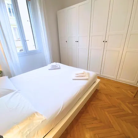A Stone's Throw From Piazza Maggiore Apartament