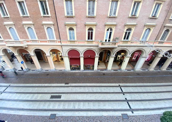 A Stone's Throw From Piazza Maggiore Болонья