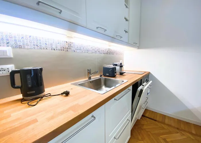 A Stone's Throw From Piazza Maggiore Апартаменты *