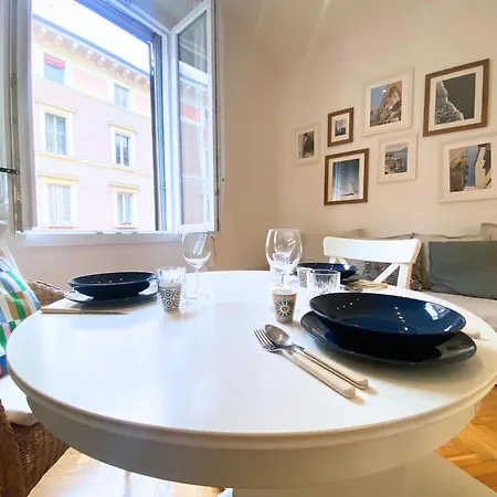A Stone's Throw From Piazza Maggiore Appartement *